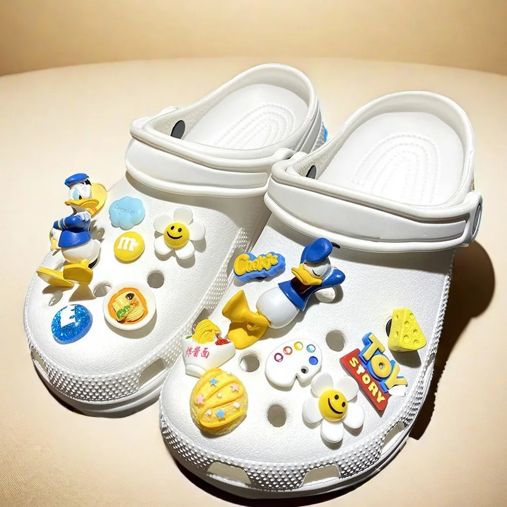 Intero Set vendita calda fai da te foro scarpe Charms stile divertente simpatico cartone animato 3D fai da te Designer qualità scarpa da giardino