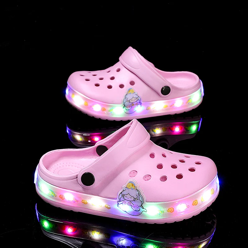 Children Hole Sandals 2026 New LED Lighted Flashing Light Shoes Boys Girls Beach Sandals Kids Breathable Non-slip Outdoor Shoes