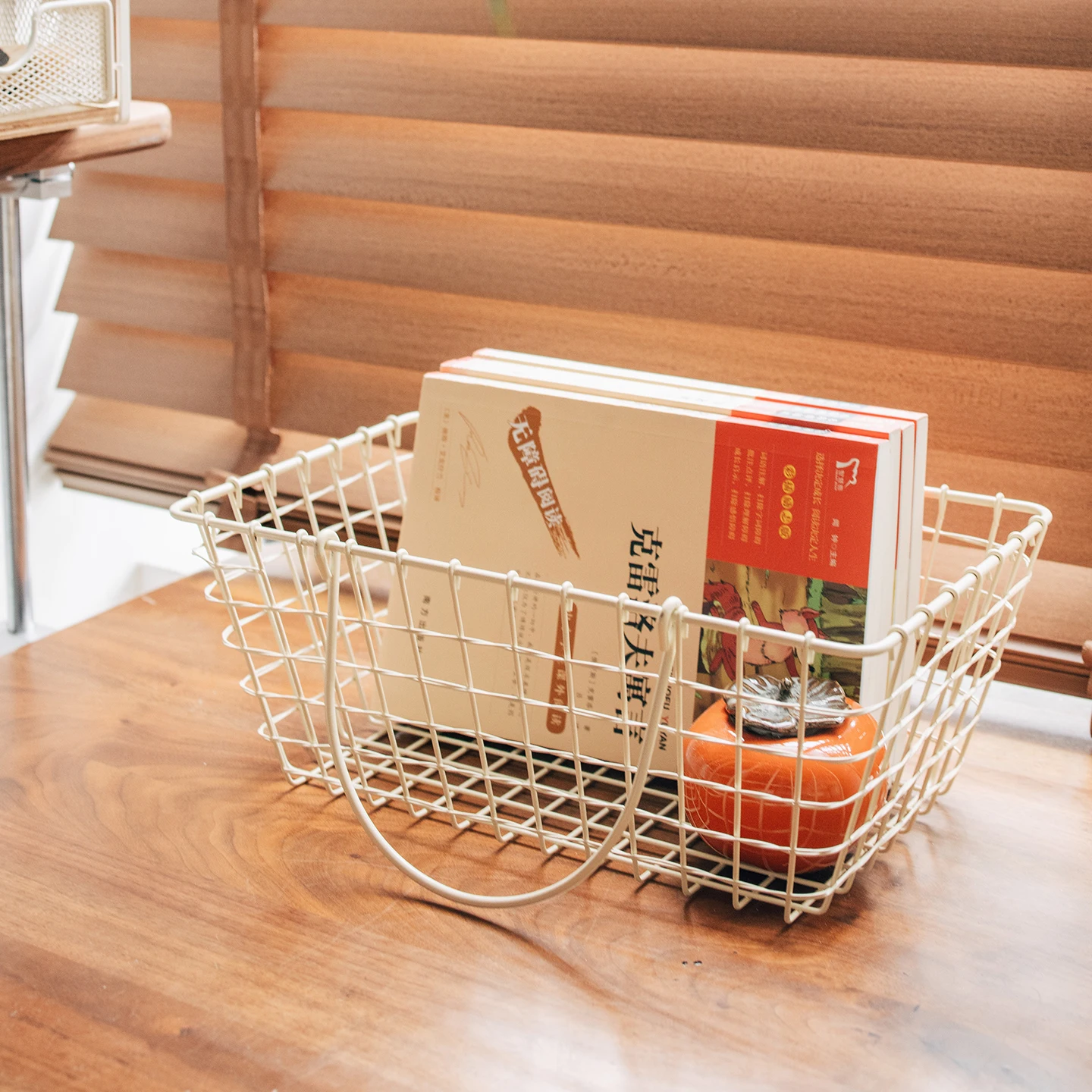 

Ретро-корзина для хранения из плетеной железной проволоки, реквизит для фотосъемки, поднос-органайзер для хлеба и закусок для рабочего стола или приставного шкафа