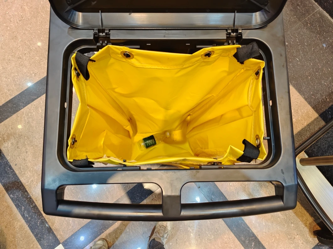 Carrello commerciale per hotel e ristoranti Carrello per la pulizia in plastica gialla Rifiuta secchi per sacchetti Wringer per il servizio di pulizia