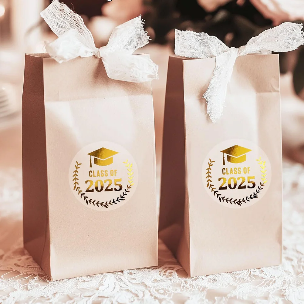 

10 шт., золотые выпускные наклейки, самоклеящиеся, водонепроницаемые, 2025, бирки для поздравлений, украшение, печать на конверте