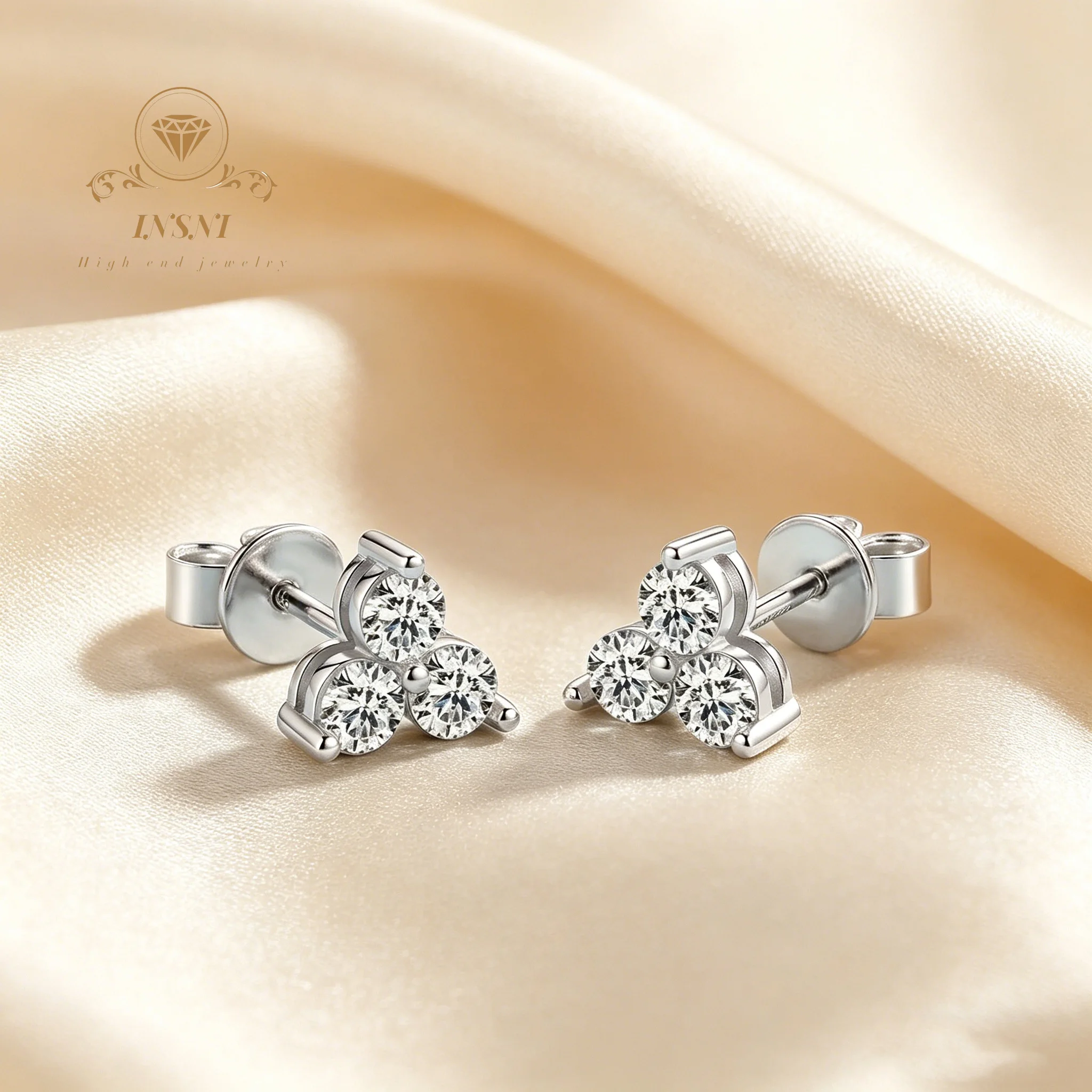 

Diamond inlaid moissanite three flower shaped silver earrings Elegant Trifoliate Design Light Luxury Exquisite Gift jewelry