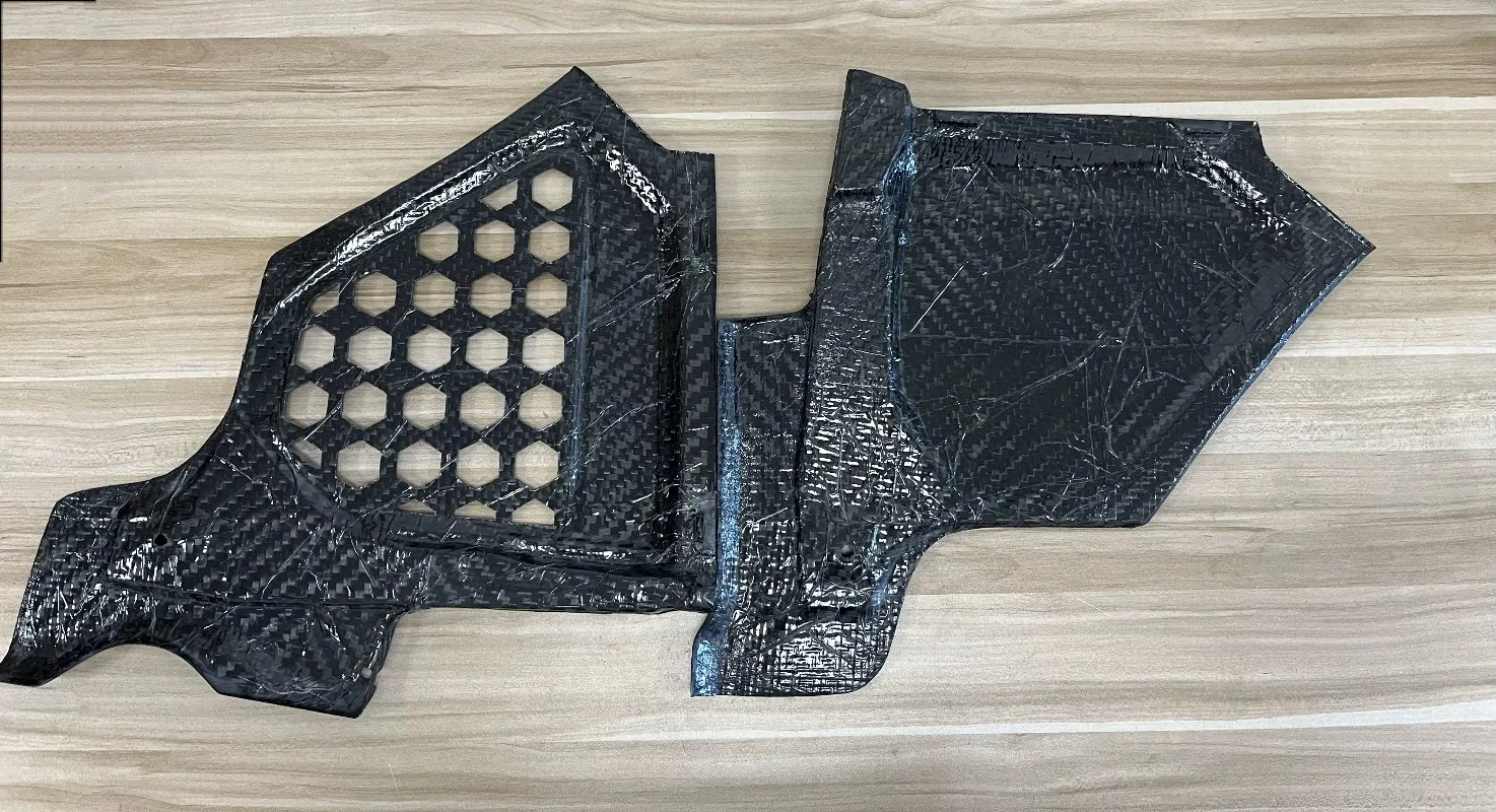 Dirt shield, suitable for G87 M2 2018-2023 dry carbon fiber cabin, modified for car modification.