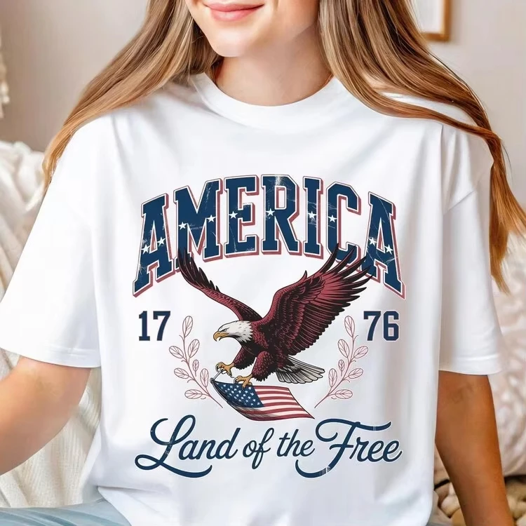 Camiseta Vintage America Land of The Free - Camiseta con gráfico de águila y bandera patrióticas - Top blanco de estilo retro estético 1776 para ella
