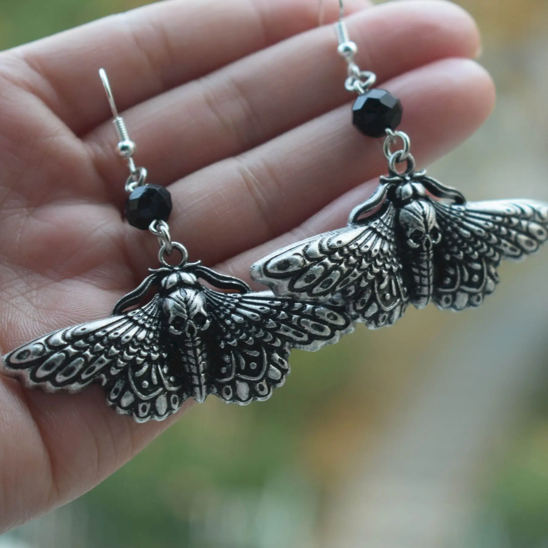 1 زوج حار بيع عالية الجودة ماجيك القوطية غامض الموت الهيكل العظمي العثة ريترو ستايل الكرتون فتاة سبيكة قلادة أقراط