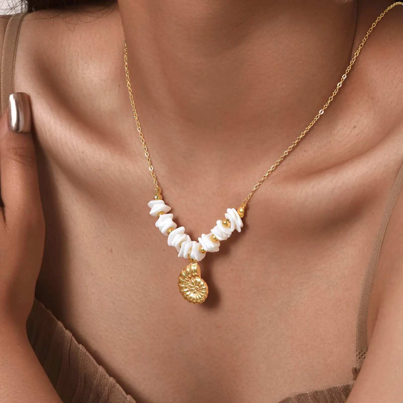 

Summer White Shell Square Conch Necklace for Women,Gold Color Stainless Steel Necklaces,Vacation Jewelry Gifts
