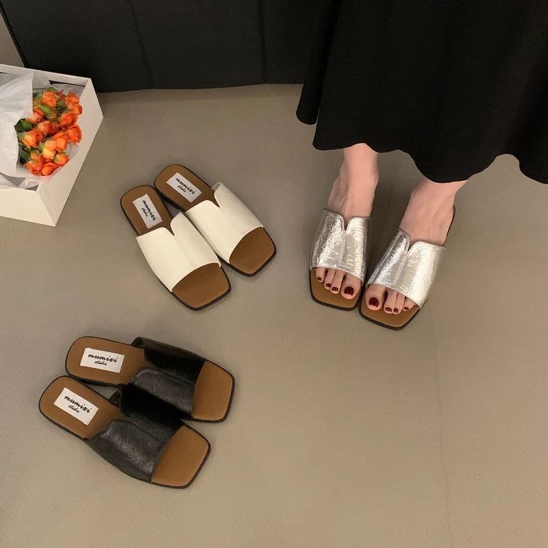 

Summer 2025 Large Size Flat Bottom Simple and elegant Slippers Women Outdoor Wear Square Head Open Toe Casual Simple Sandals