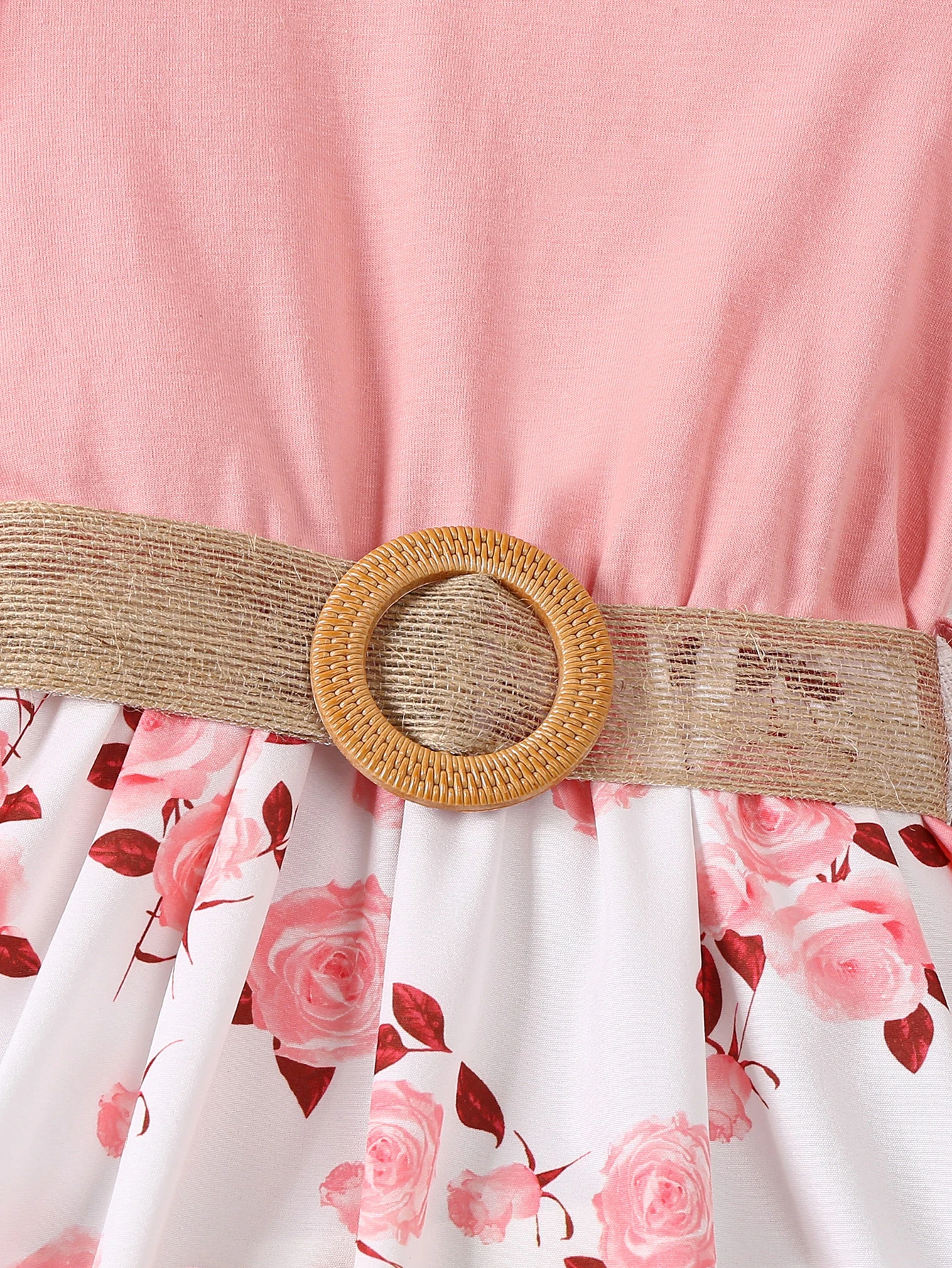 Mädchen-Freizeitkleid mit Romantischem Blumenmuster, Kleinen Flügelärmeln, Gerüschten Kanten, Taillenbetonung und Gürtel für den Sommer – Detail 6