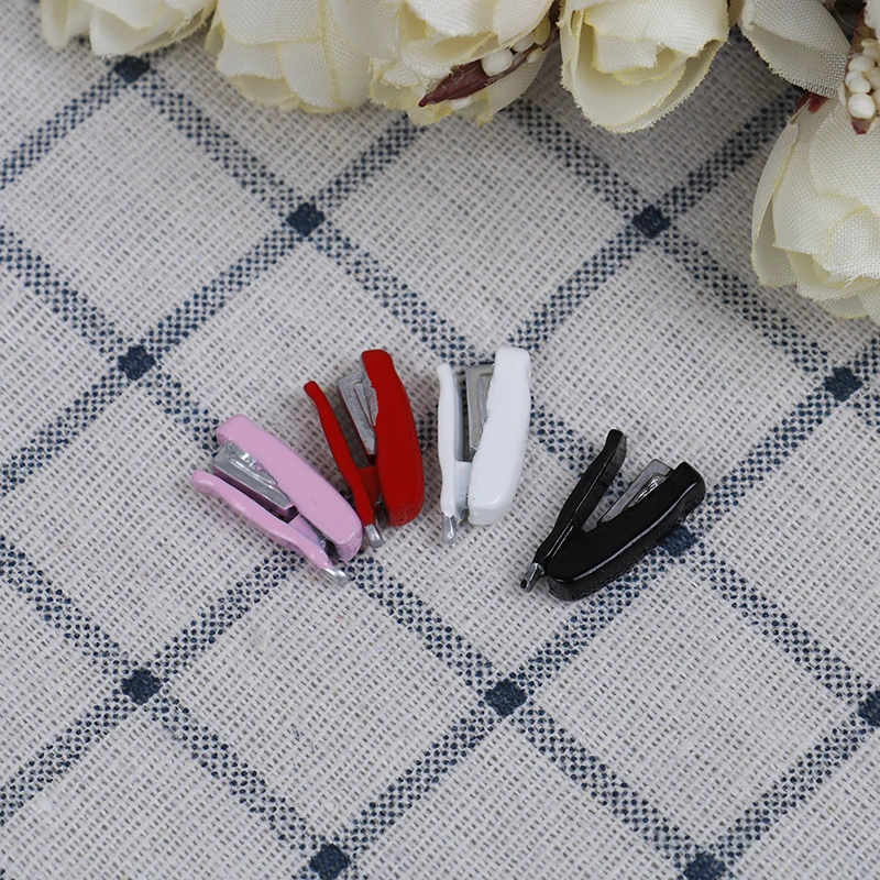 1 Stuk 1:12 Poppenhuis Miniatuur Metalen Nietmachine Mini Studie Kamer Kantoorbenodigdheden Kantoor Schoolmeubilair Accessoires Speelgoed