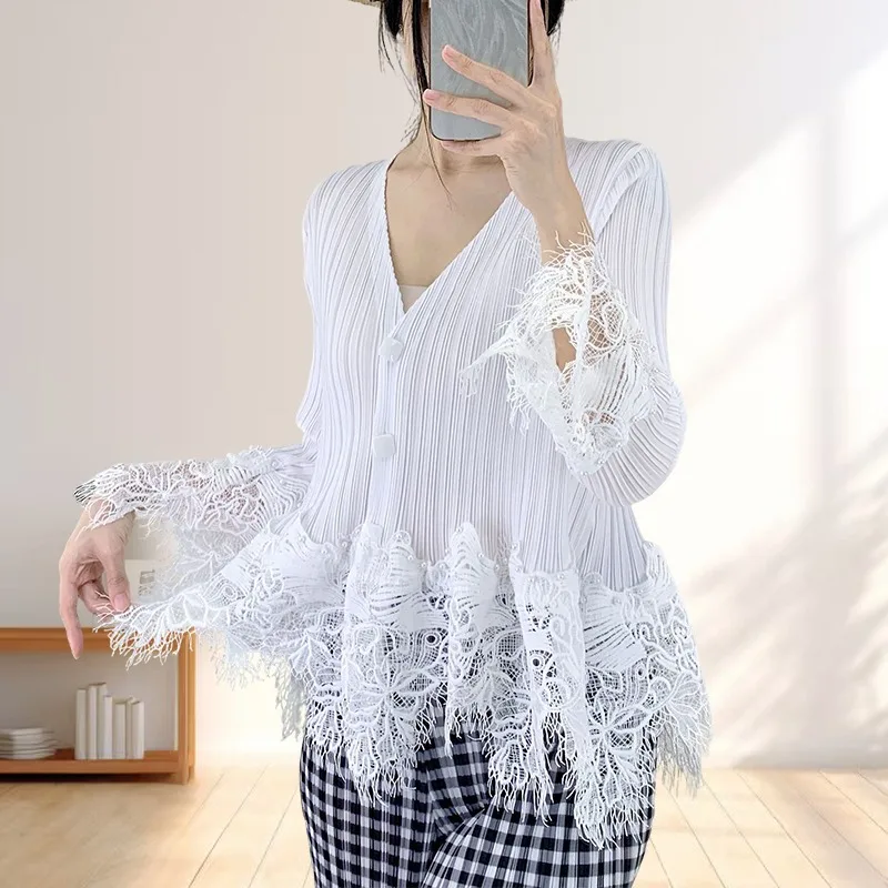 

Плиссированная кружевная куртка женская Miyake, элегантная модная темпераментная маленькая рубашка с v-образным вырезом в стиле пэчворк, французский кардиган, женская футболка