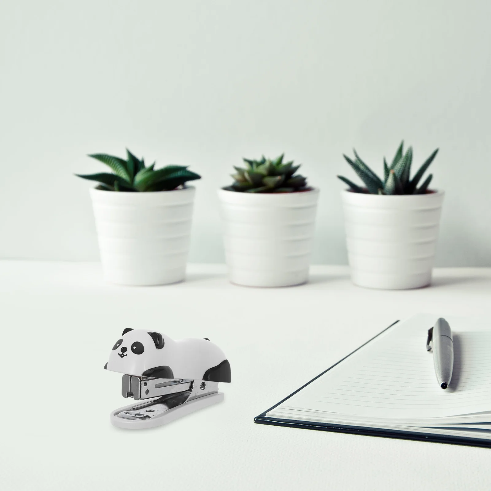 かわいい漫画ステープラーパンダミニデスクトップハンドステープラーオフィスホームスクール文具装飾ギフトオーガナイザー