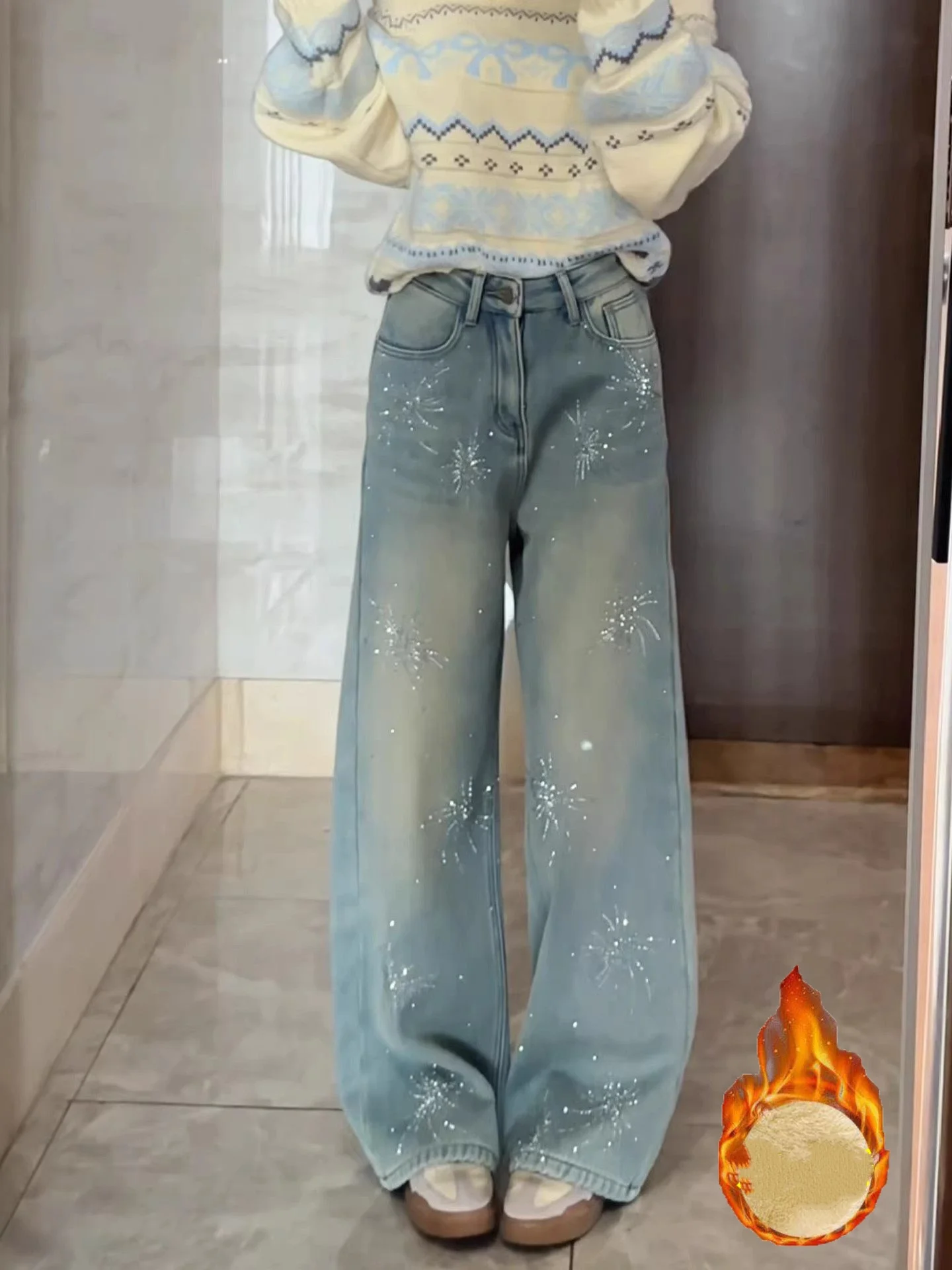 

Светло-голубые джинсы с цветочным декором и флисовой подкладкой, широкие, прямого кроя, женские, зимние, свободные, с эффектом похудения, с высокой талией, украшенные стразами