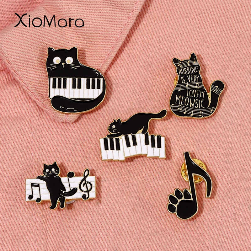 

Черный кот с клавишами фортепиано, эмалированная булавка, мультяшное животное, музыкальный инструмент, ноты, металлическая брошь, значок на лацкане, ювелирные изделия, подарки для друзей