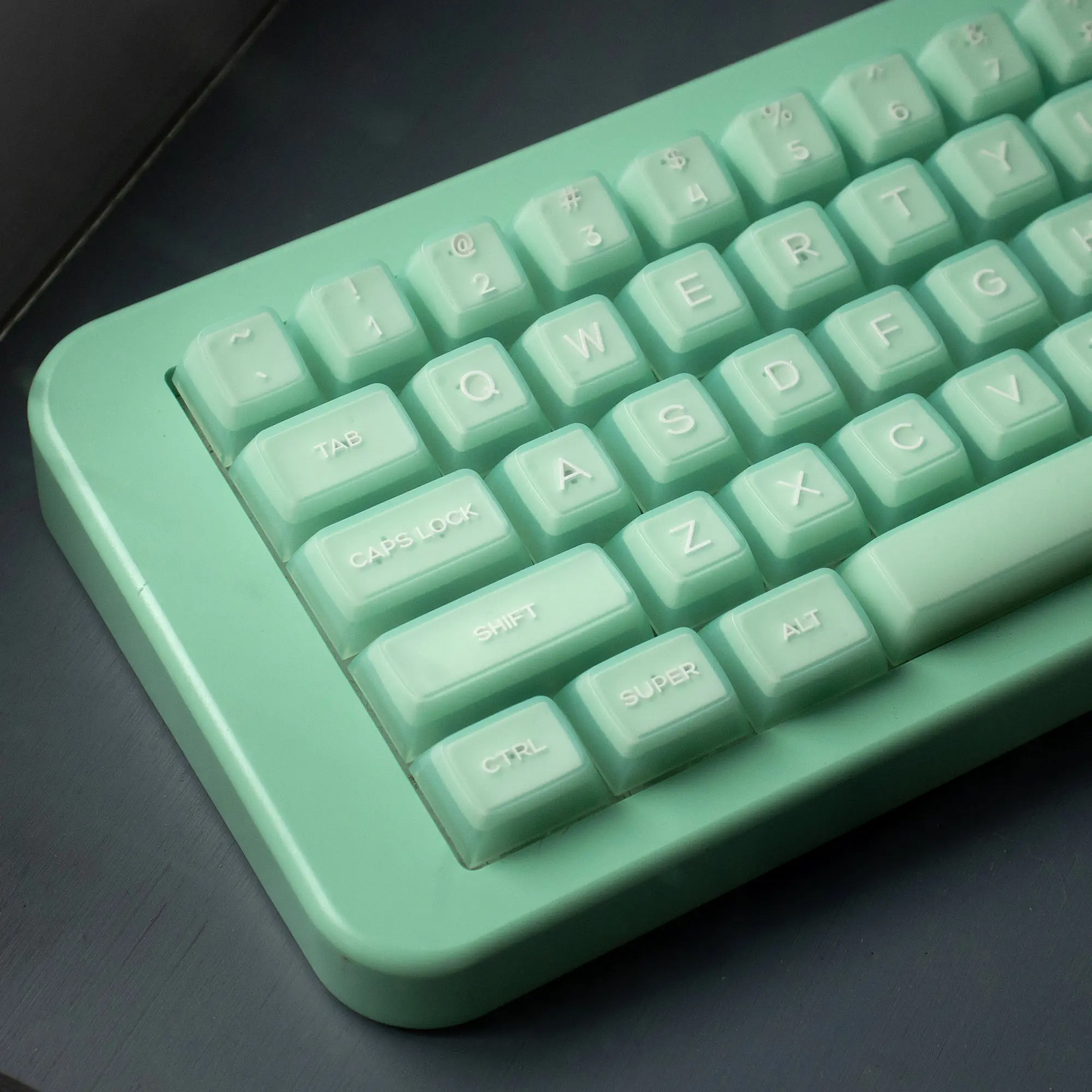 Sa Han Qingyu Keycap Complete Set Pbt Two-Color Molding 142 Keys Adapted To 61/87/99/104, Etc.