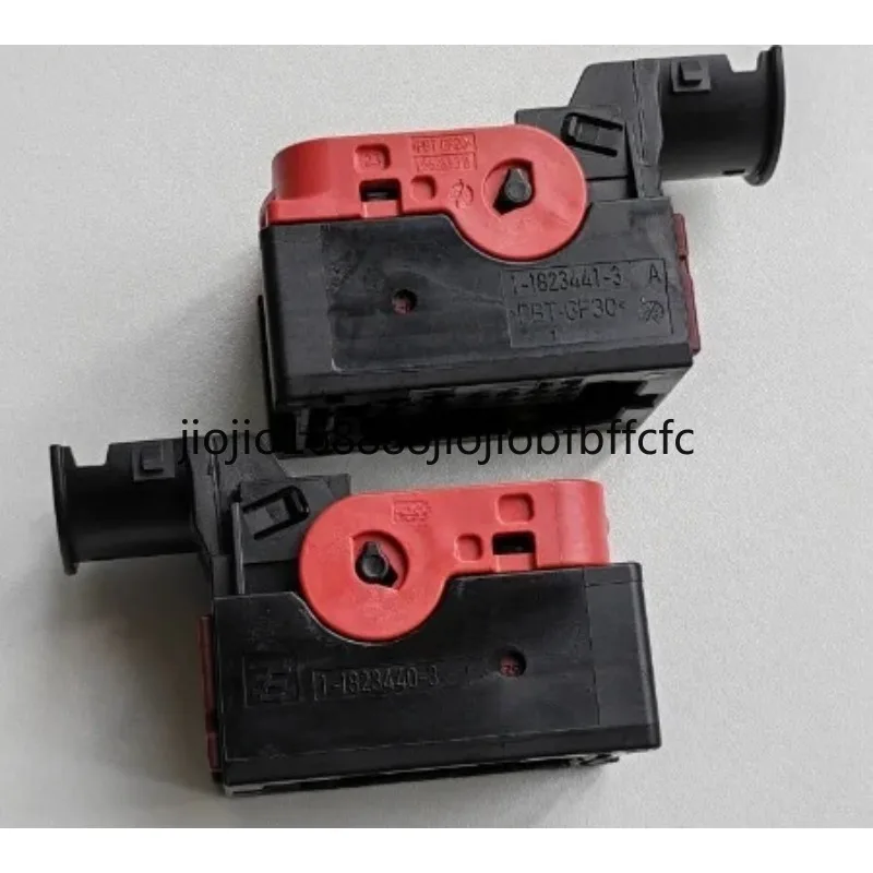 Suitable for  1-1823440-3 Black waterproof/ three-row #four-row 22-hole female plastic case
