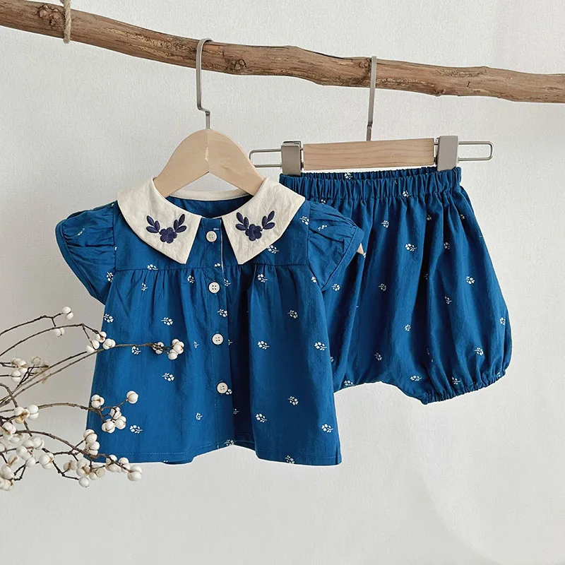 Set di vestiti estivi per bambini camicetta e pantaloncini a maniche corte carini 2 pezzi per neonate abito con colletto Peter Pan ricamato floreale