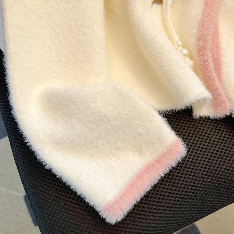 สไตล์จีนใหม่ V คอเสื้อกันหนาวผู้หญิงฤดูใบไม้ผลิฤดูใบไม้ร่วงเลียนแบบ Mink กํามะหยี่ปักหัวเข็มขัดอบอุ่นถักเสื้อสเวตเตอร์ถัก Top