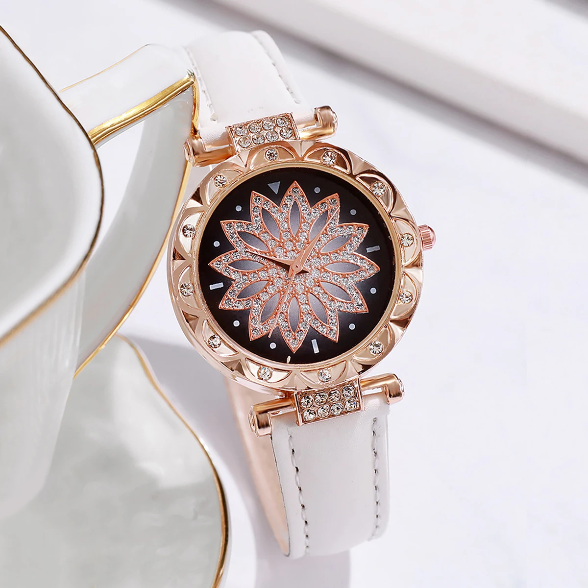 5 Stks/set Mode Vrouwen Lederen Band Bloem Wijzerplaat Quartz Horloge En Parel Sieraden Set