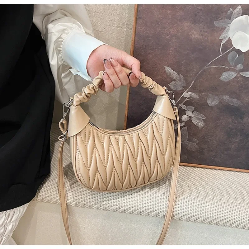 Wrinkle Embroidery Thread 2024 Autumn/Winter New Vintage Handbag Fashionable and Stylish Explosive Commuter Crossbody Bag