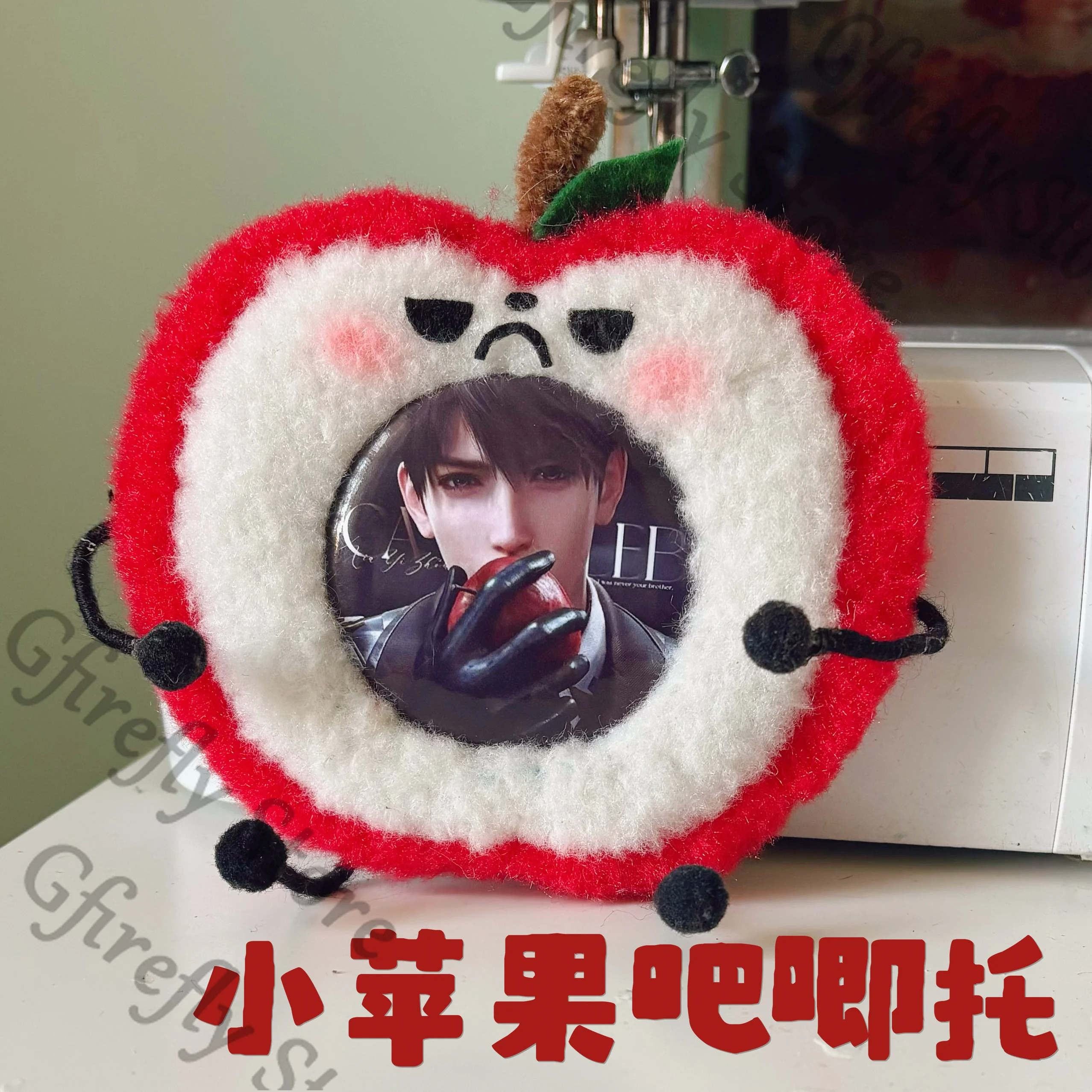 Penutup Pelindung Lencana Caleb Love And Deepspace Rak Pertunjukan Anime Ambitus Lucu 58Mm 75Mm Dekorasi Hadiah Apple