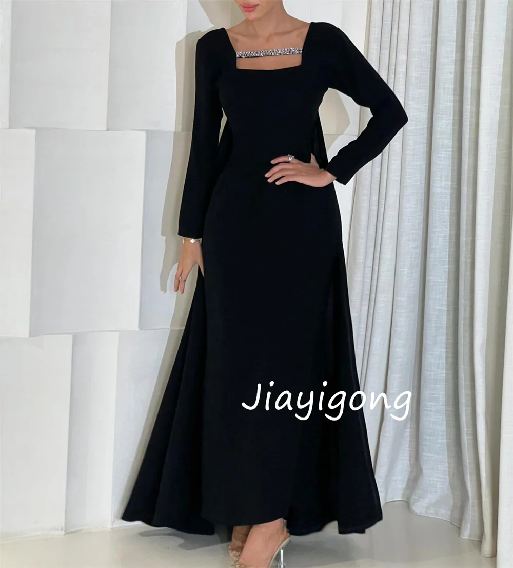 Maßgeschneiderte, elegante Jersey-Falten-Pailletten-Midikleider mit geradem, quadratischem Ausschnitt, maßgeschneiderter Anlass, Abschlussball, hohe Qualität, schlicht