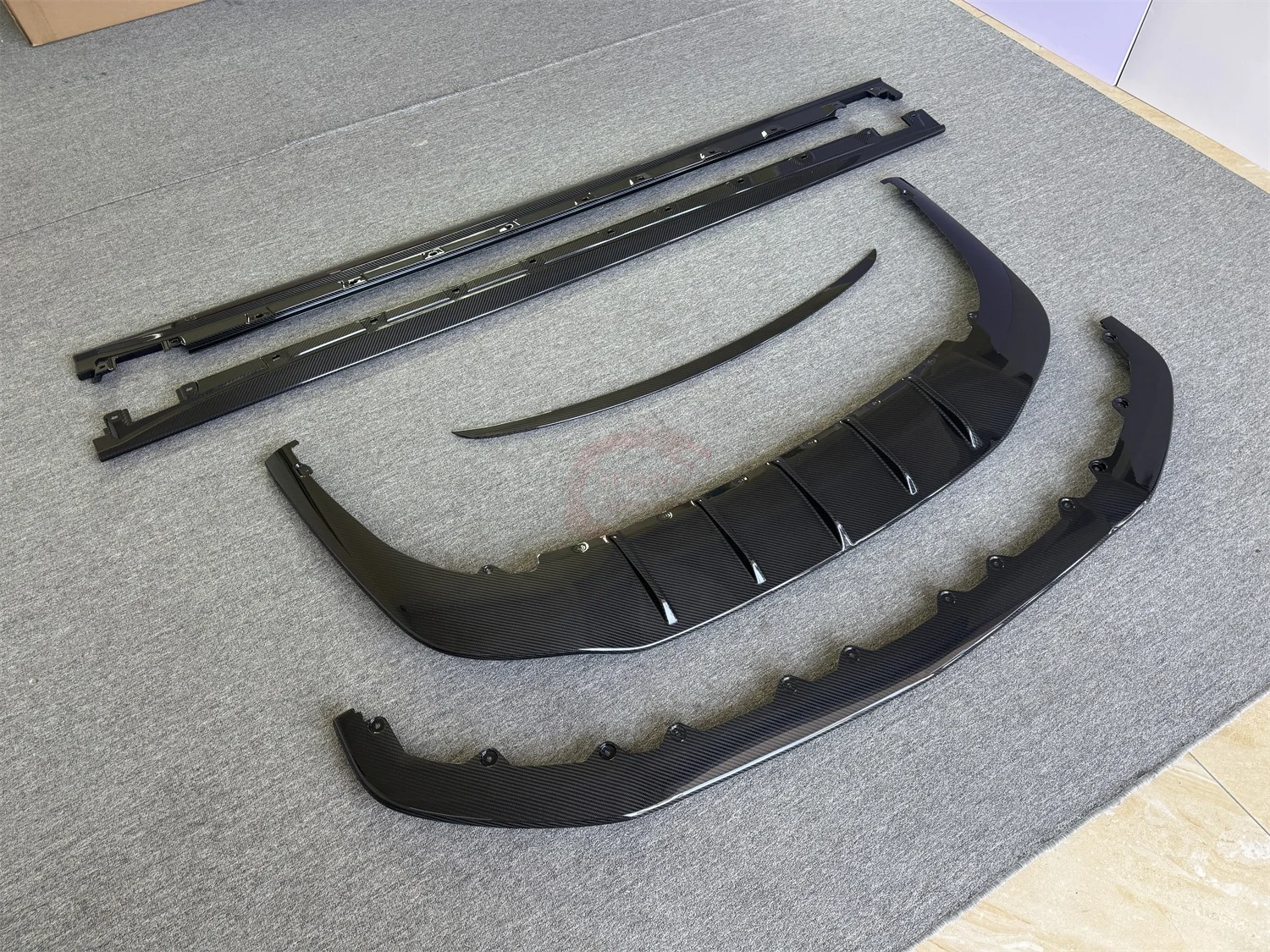 High Quality W12 Style Dry Carbon Fiber Front Lip Side Skirt Diffuser Rear Spoiler Bodykit for Bentley Flying Spur 2020-2024