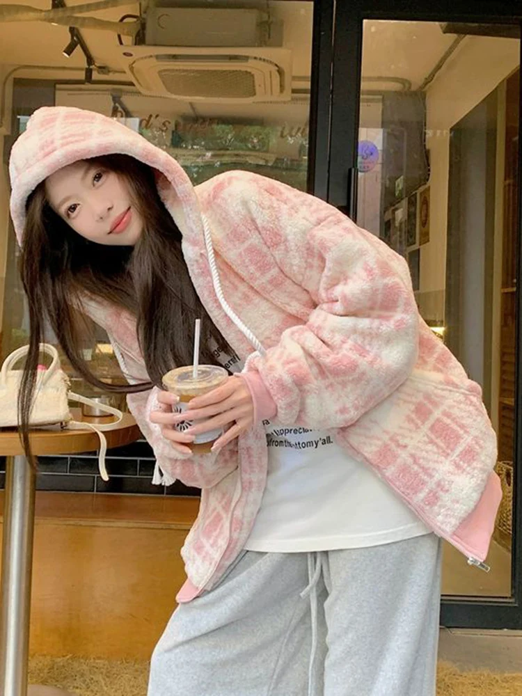 เสื้อโค้ทลายสก็อตสีชมพูสไตล์วินเทจสำหรับผู้หญิง ทรงหลวม อุ่นหนา เหมาะสำหรับฤดูหนาว ผ้าฝ้าย แขนยาว มีฮู้ด น่ารัก สไตล์ Preppy