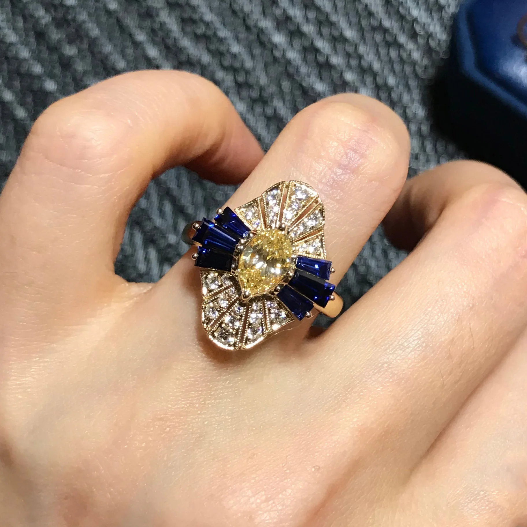 Luxury Geometric Design Rings Charm 18K Gold Color Blue and Yellow CZ Wedding Ring For Women French Retro Jewelry For Wmen