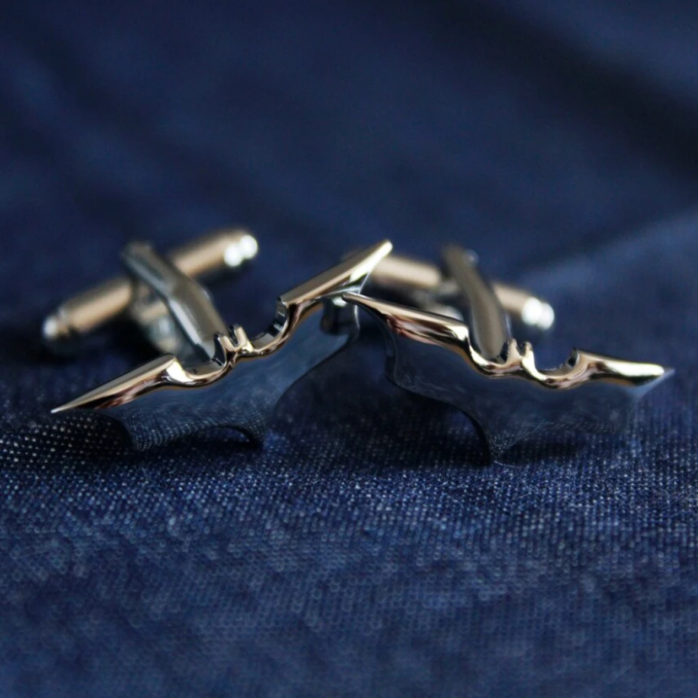 Wholesale 2025 New Men's Bat Cufflinks Shiny Silver Superhero Movie Star Design Quality Stainless Steel Cufflinks