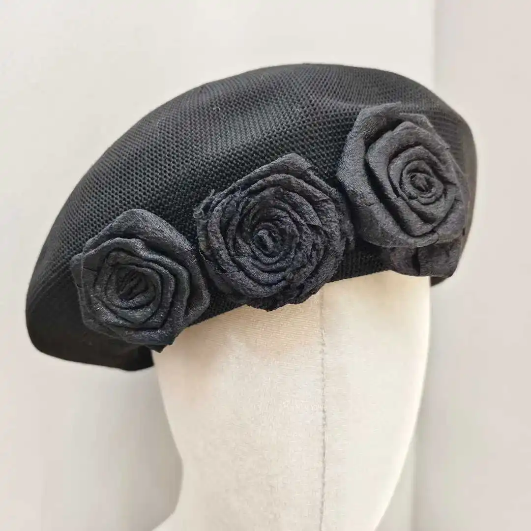 Beret w stylu francuskim z dekoracją z czerwonych róż, dla kobiet, wiosenny, cienki, z bawełnianej przędzy, kapelusz malarski, wyszczuplający twarz, kapelusz artystyczny