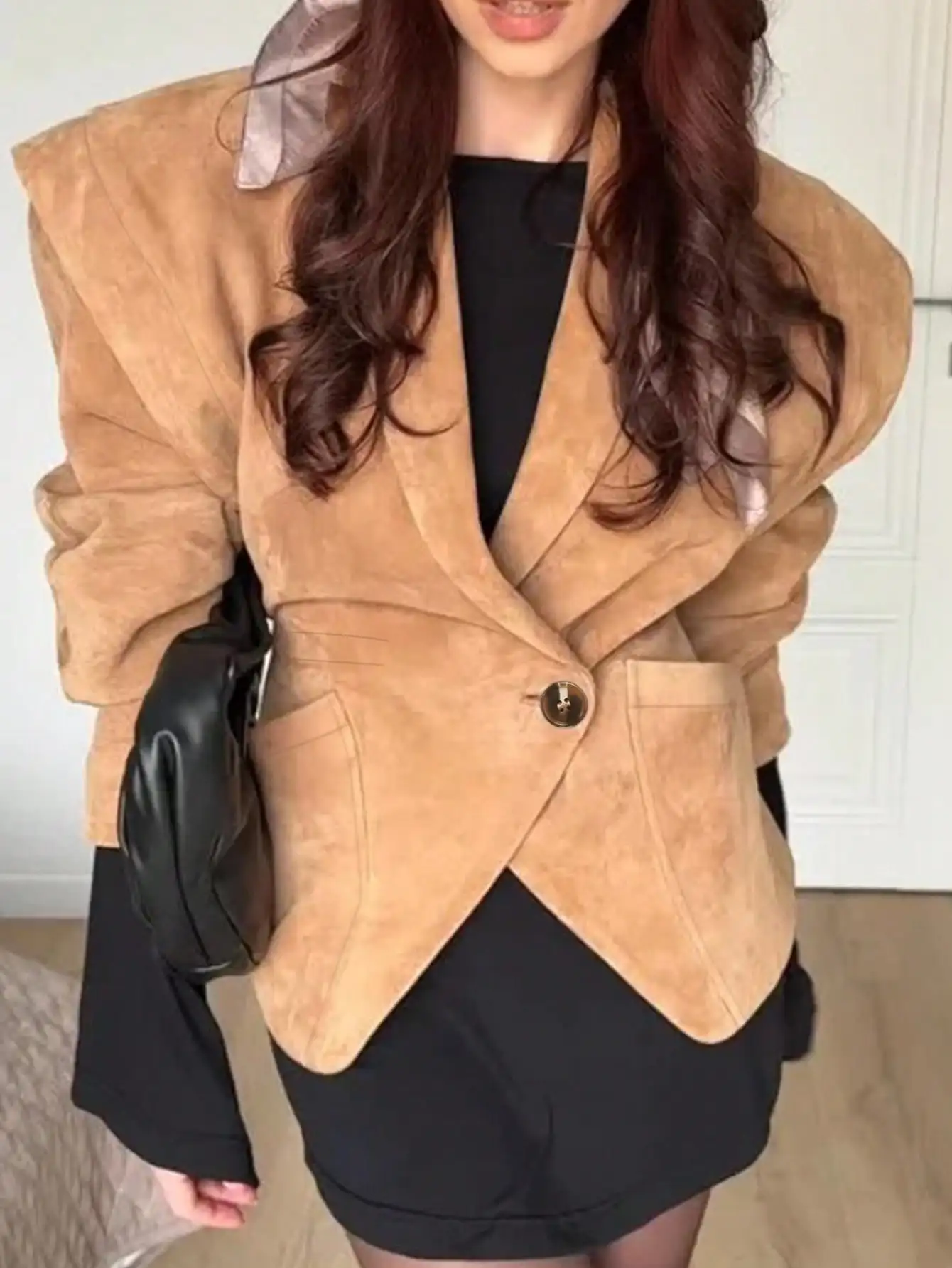 

Женский блейзер из искусственной замши на одной пуговице с подплечниками, осенне-зимняя куртка в уличном стиле