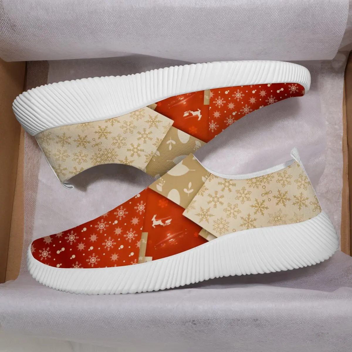 

Red Beige Christmas Snowflake Reindeer Slip-On Sneakers New Lightweight Parent-child Round Toe Christmas Casual Sports Shoes