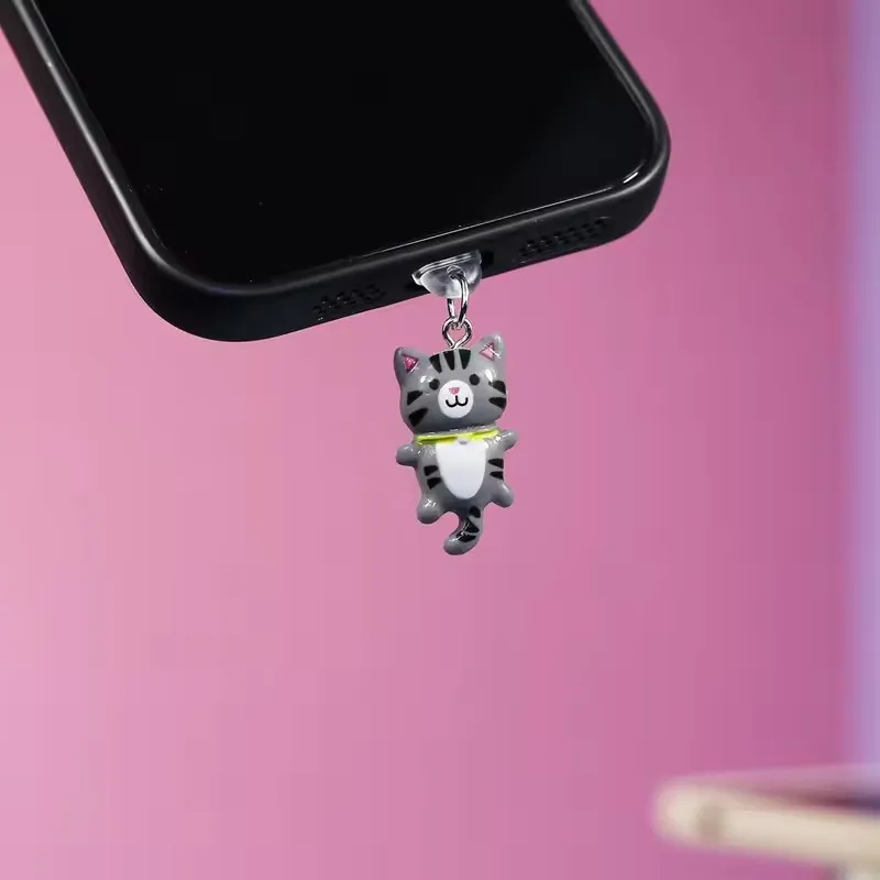 1 ST Drie Kleuren van Leuke Kat Stof Plug Accessoires Decoratie voor iPhone 16 Samsung Type-C Kawaii Mobiele Telefoon Accessoires