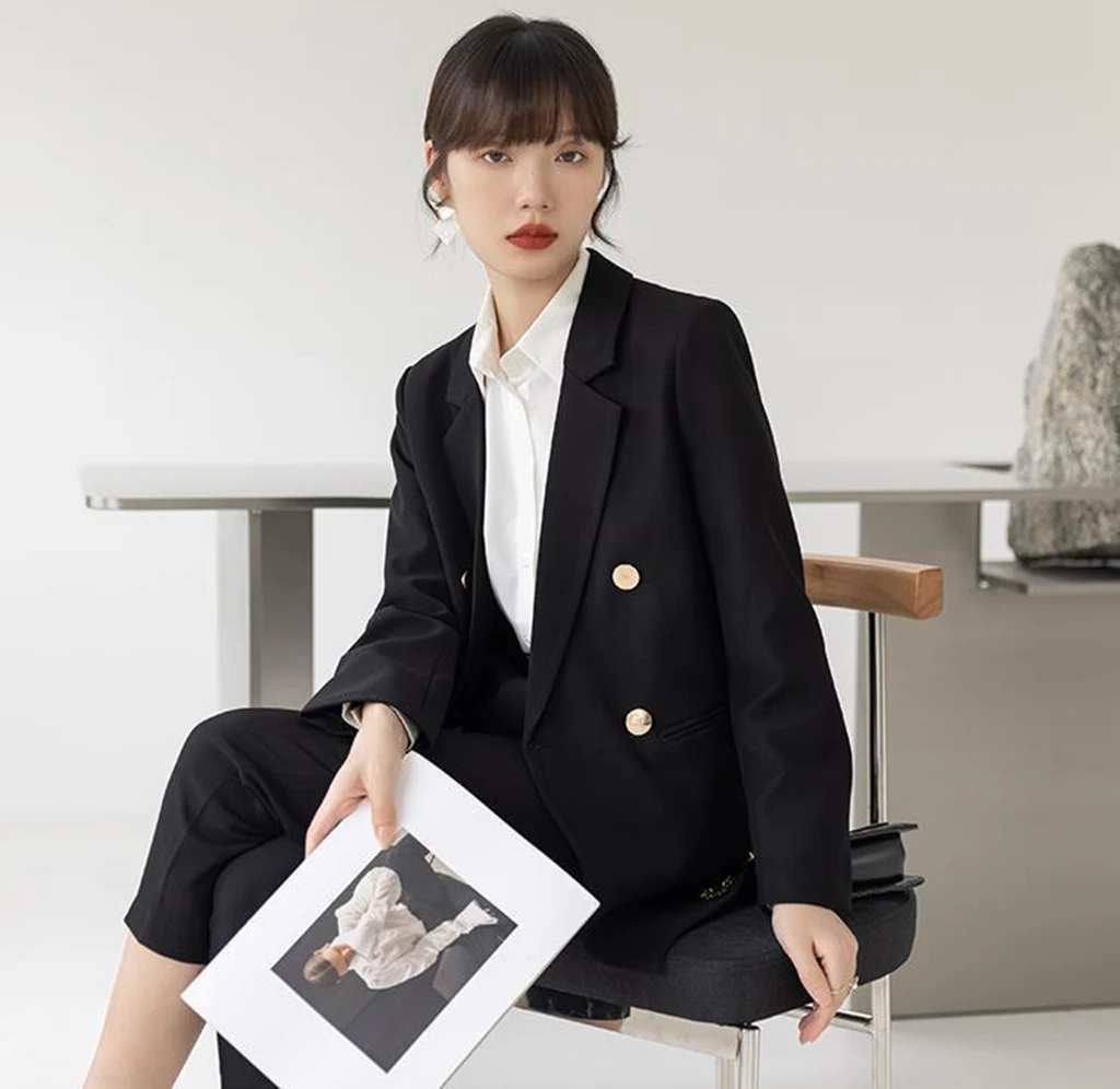 

Женские пиджаки - это самая продаваемая новинка сезона. Весенне-осенний уличный стиль, высокий дизайн, ниша c