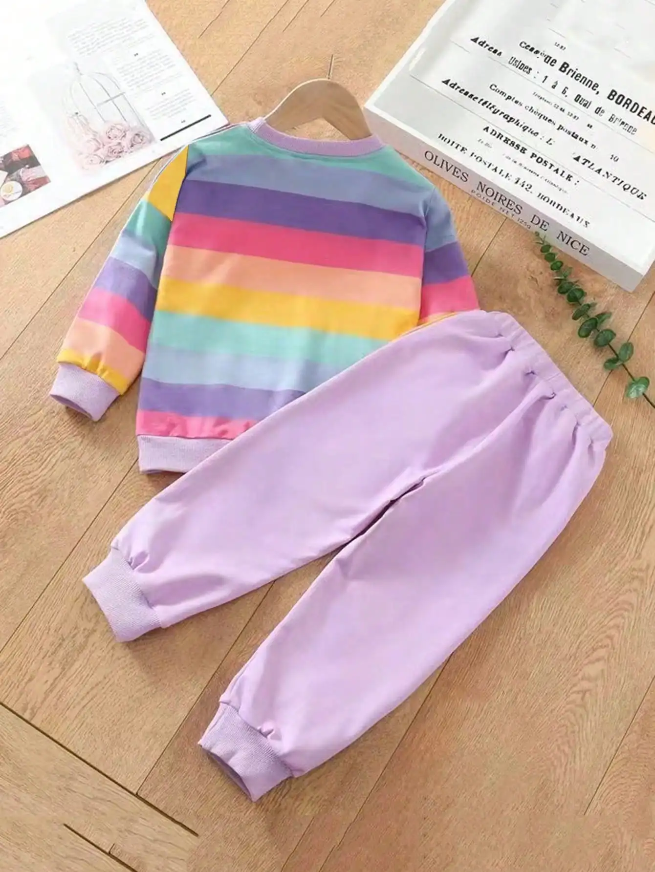 Modisches Kinder-Outfit-Set Frühling Herbst Bunte Streifen Rundhals Langarm Lange Hose Ensemble für Kinder – Detail 2