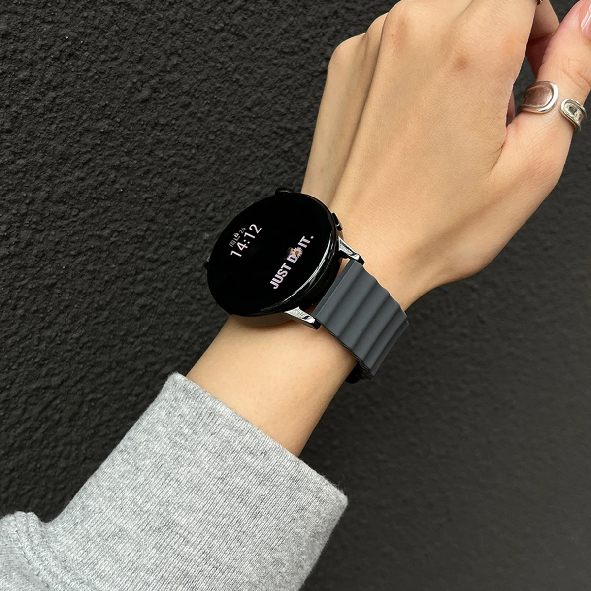 22 ミリメートル 20 ミリメートルオーシャンシリコンストラップサムスンギャラクシーウォッチ 7 6 5 4 40 ミリメートル/44 ミリメートル磁気バンドギャラクシーウォッチ 6 クラシック 43 ミリメートル 47 ミリメートル