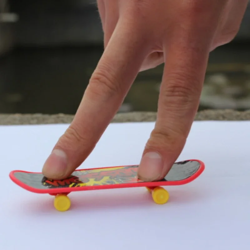 Mini Creative Plastic FingerBoard Skateboard Finger Boards Skate Truck Finger Skateboard for Kid Toys Funny Children's Day Gift