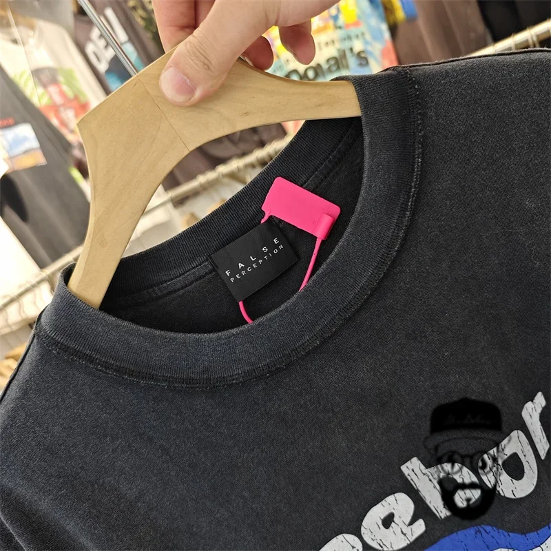 False Perception Letter Crack Print Washed Old Faded Retro Slogan Short Sleeved t-Shirt