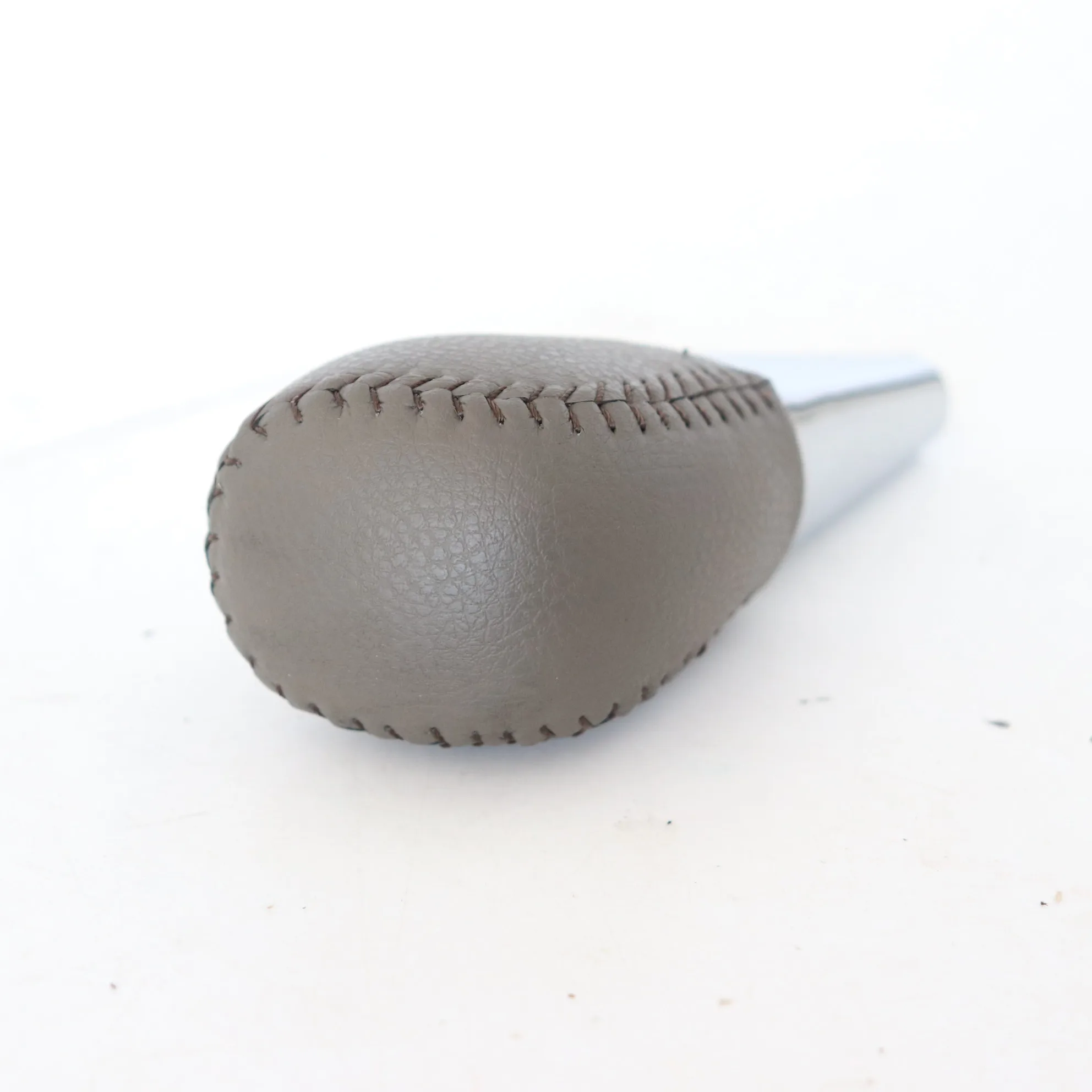for Toyota Camry gear head wrapped with leather stitching, gear lever Highlander ball head, Rav4 gear shift head gear shift hand