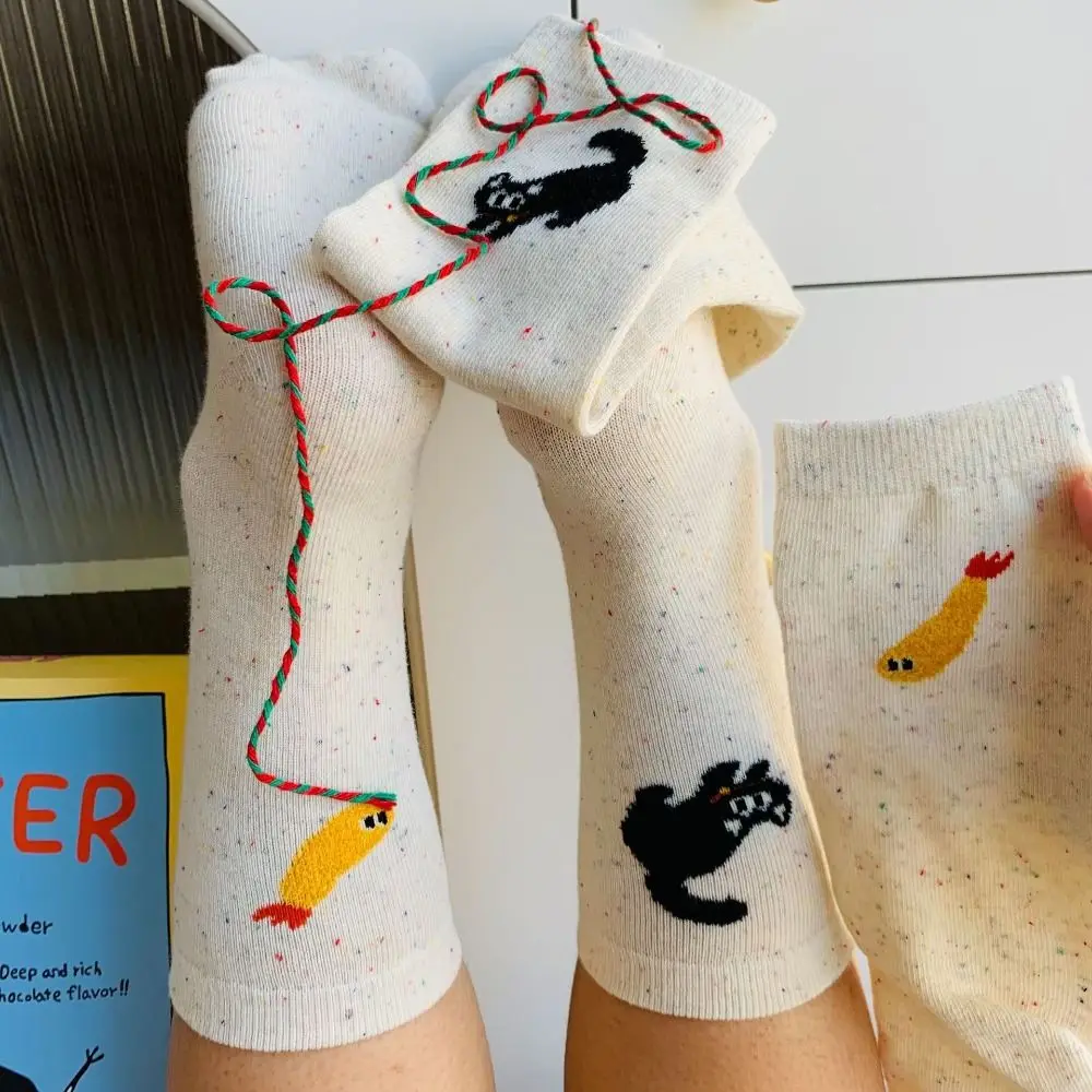 Meias respirável Mid Tube, algodão meias, bonito peixe bordado, Harajuku rua, assimétrica, desenhos animados, novo
