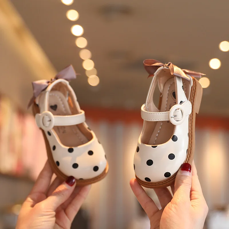 

Girls Half Sandals 2023 Spring Summer Shoes Toddlers Little Children Shoes Cut-outs Dots with Bowtie Bow-knot on The Back Sweet