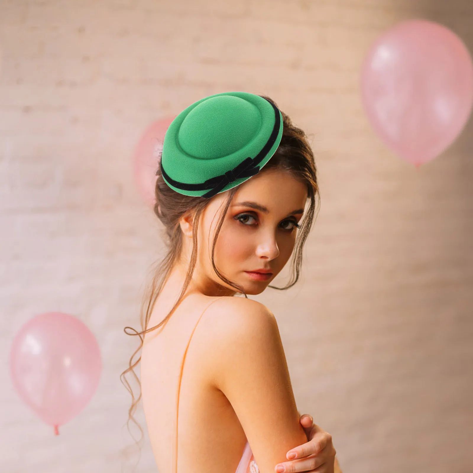 

Green Mini Top Hat Hair Clip Girls Cute Bow Hair Accessories for Holiday Party School Events Small Decorative Hairpin