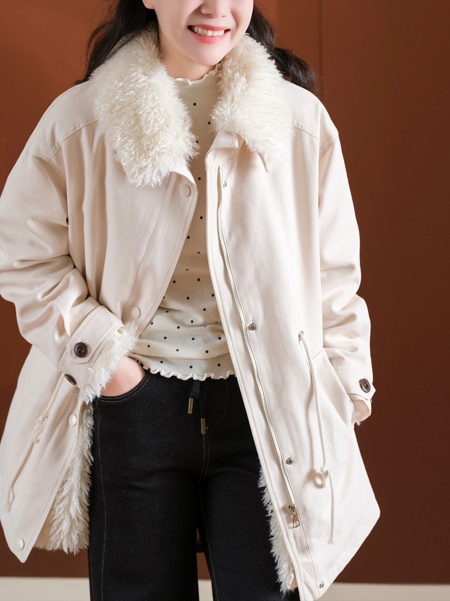 

Женское пальто свободного кроя с отстегивающимся внутренним жилетом, из плотного стираного хлопка, в клетку, с длинными рукавами, средней длины