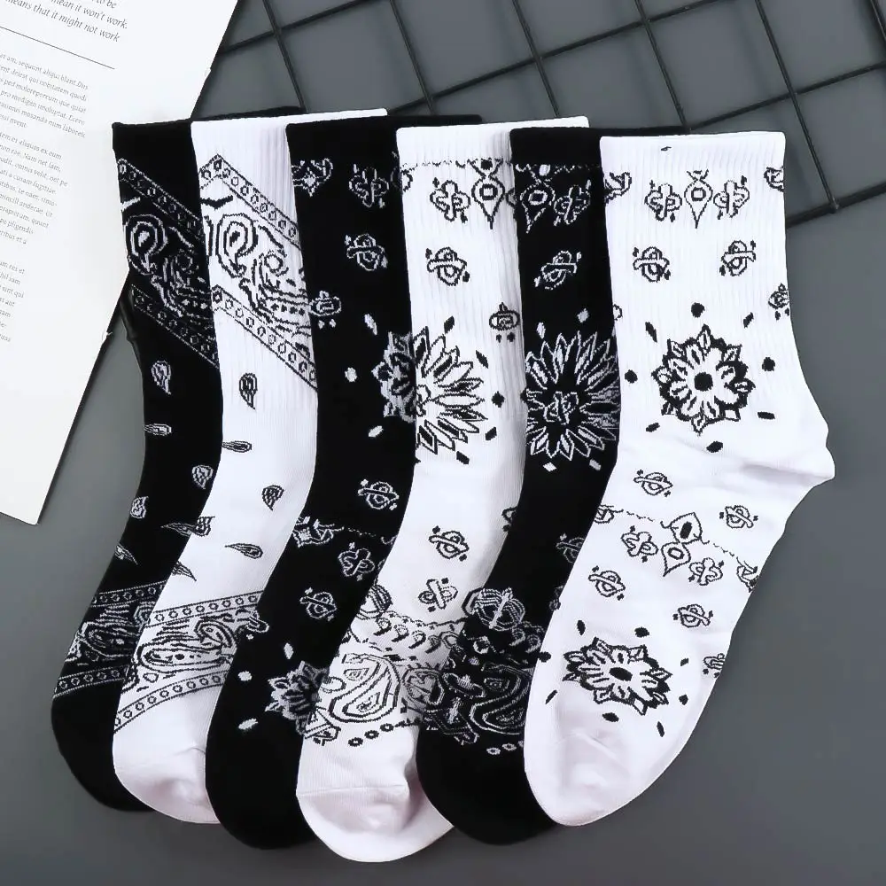 Black White Cotton Funny Flower Socks Bandanna Paisley West Coast Hiphop Street Skate Middle Tube Hosiery Skateboard Men Socks