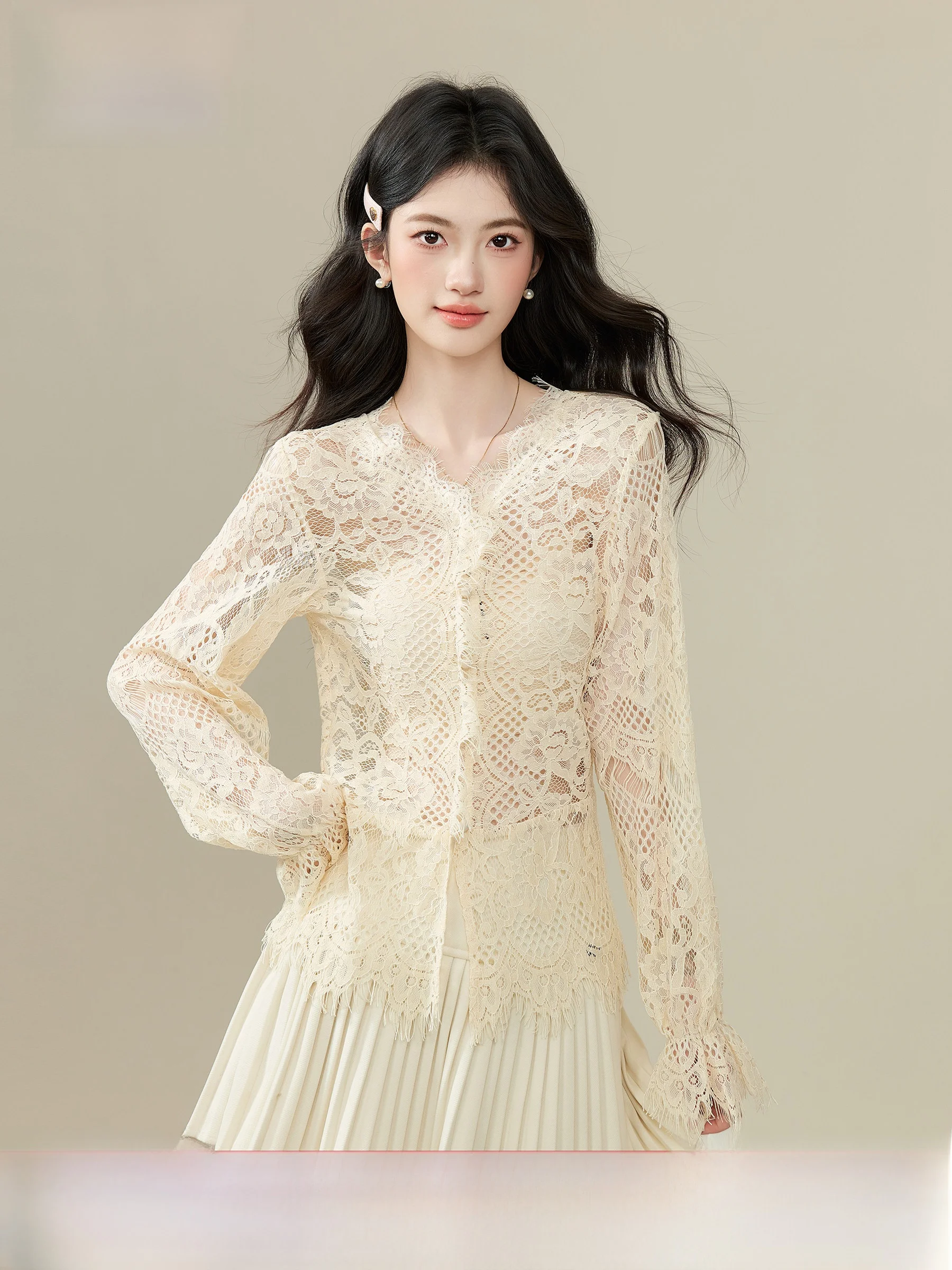 

Новая женская кружевная футболка с вырезами для осени и зимы, универсальная (для ношения как нижнее, так и верхнее белье), премиум-класса, из полиэстера.