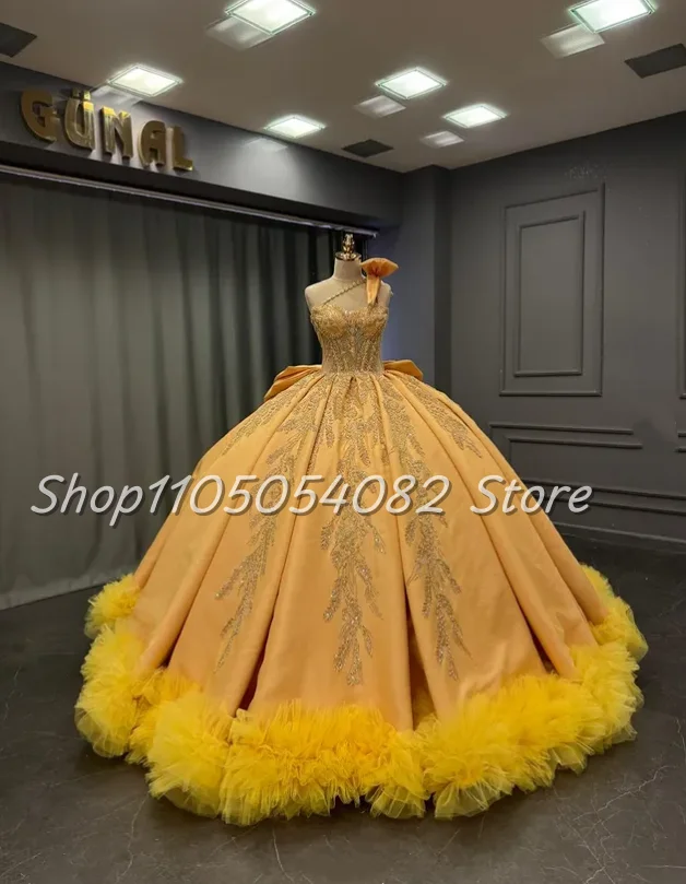 

Yellow Fluffy Ruffled Train Gown Quinze ans Coming-of-Age Ceremony Dress Lace-Up One-Shoulder Beaded Appliqué Sweet Fifteen Quin