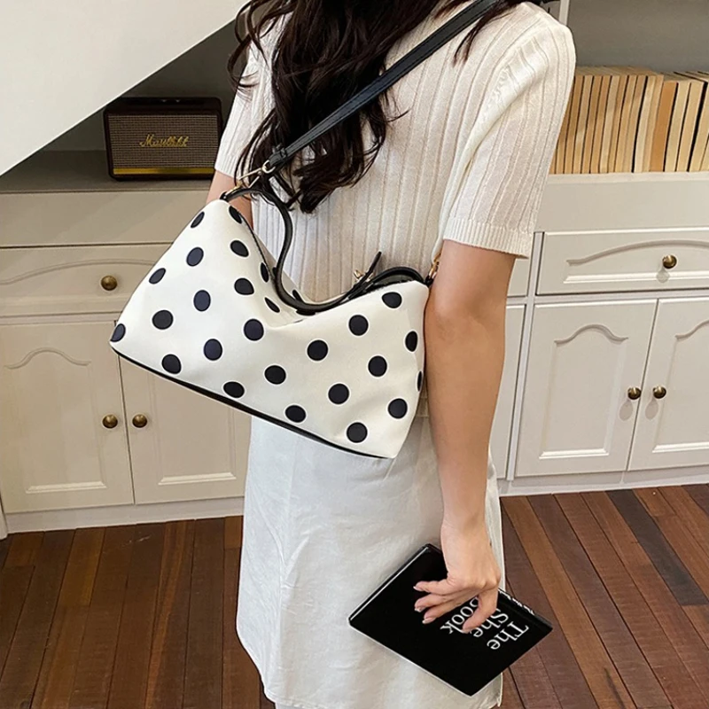 Koreanische Umhängetasche mit Polka Dots, leichte Damen-Umhängetasche, vielseitige, lässige Colorblock-Handtasche für den Arbeitsweg, Reißverschluss – Detail 19