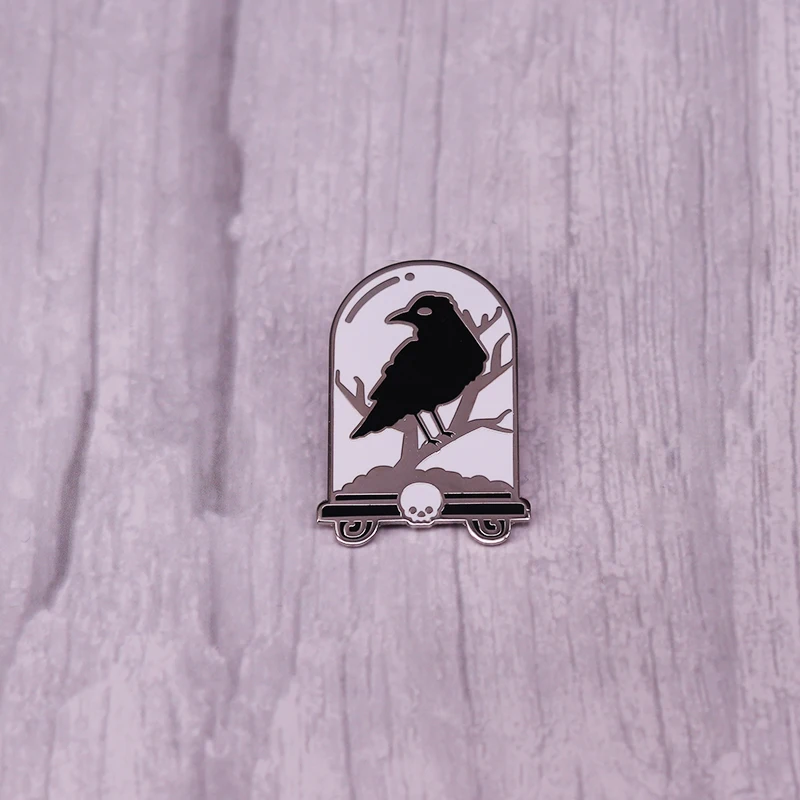 Black Raven Crow Bird Skull Mound Tombstone Enamel Pin Gothic Halloween Badge brooch