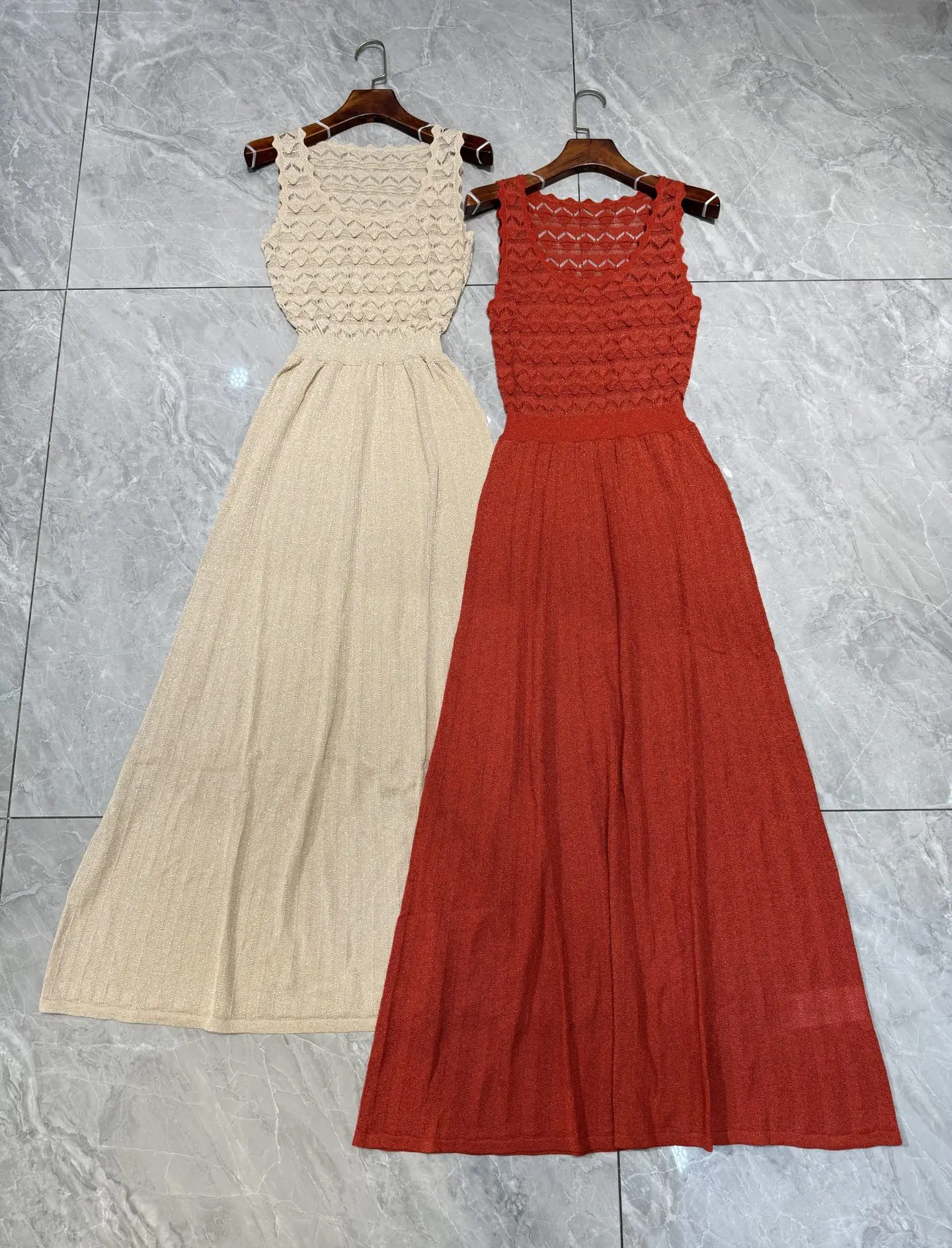 فستان نسائي طويل مجوف من الكروشيه مزين بالترتر وياقة مربعة بدون أكمام وخصر عالٍ أنيق ونحيف محبوك