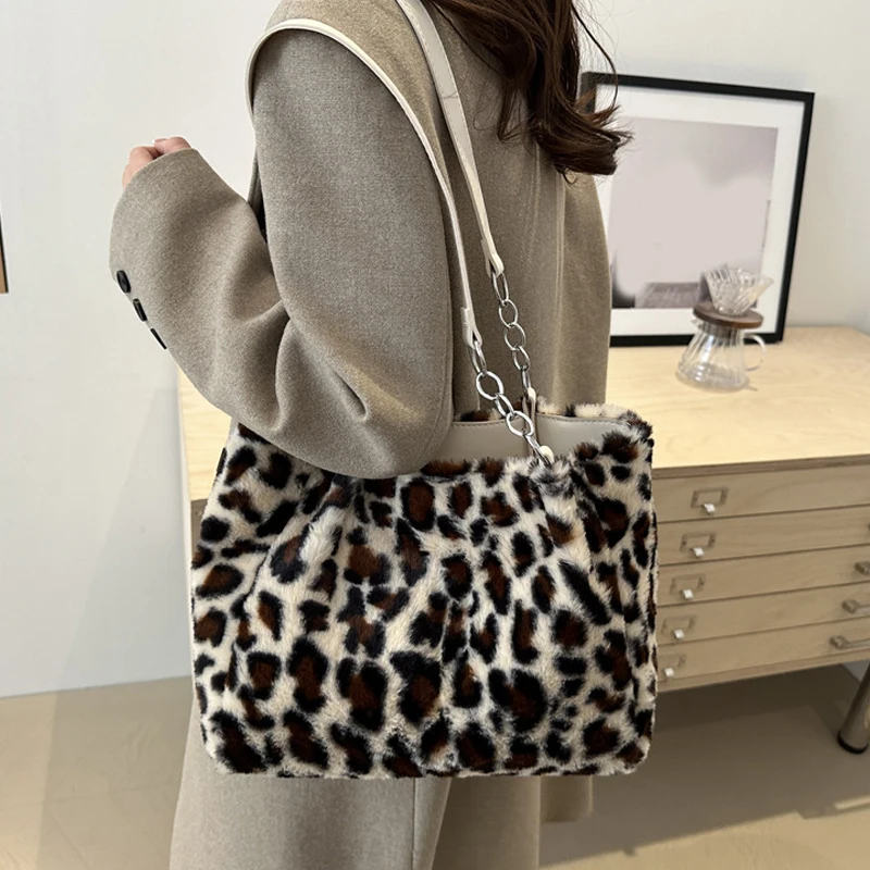 Plush Shoulder Underarm Handbag Women Leopard Tote Bags Lady Luxury Fluffy Shoulder Bag Chain Large Capacity Commuter Handle Bag